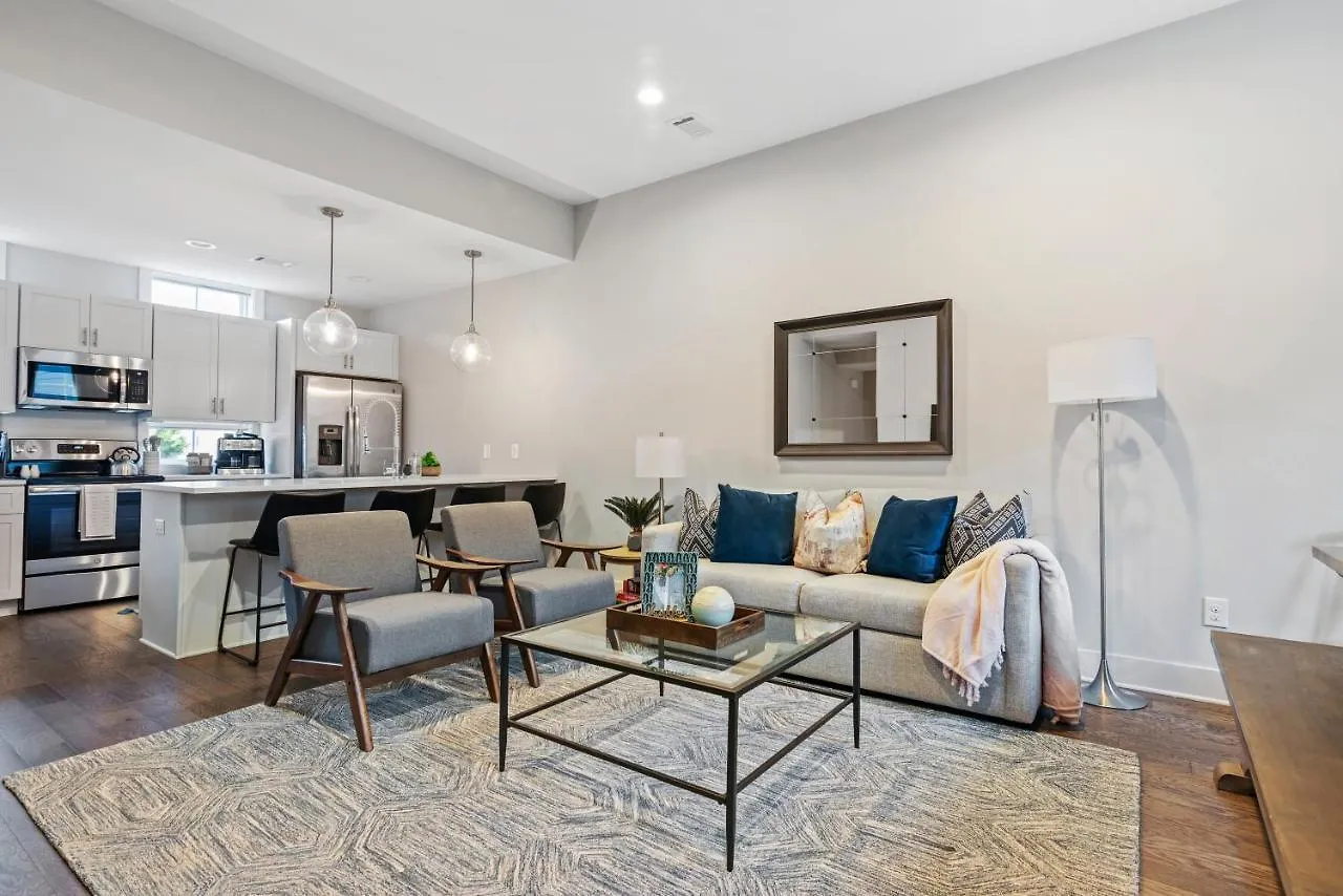 3 Bedroom Townhome In The Heart Of Nashville! נאשוויל